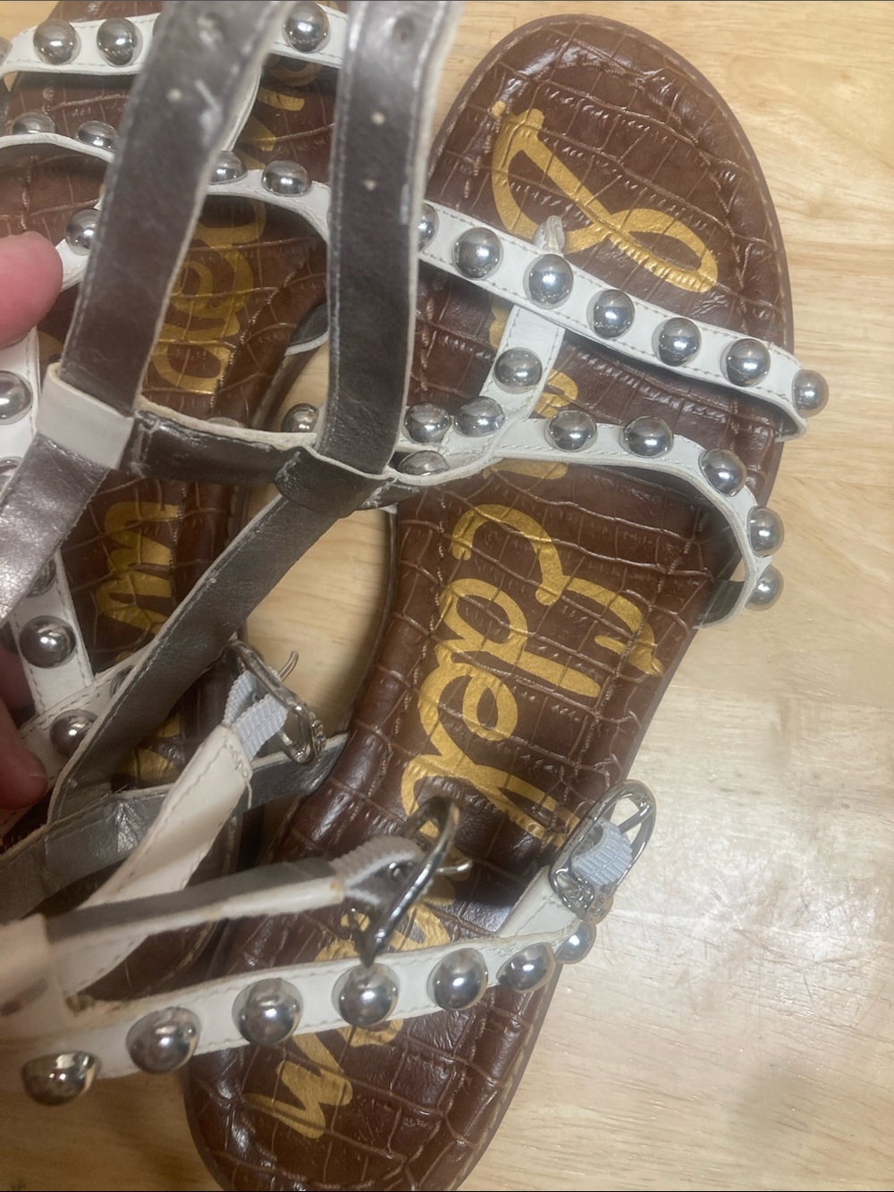 SAM EDELMAN EAVAN STUDDED GLADIATOR
SANDAL WHITE SILVER LEATHER SIZE 8.5 - Picture 9 of 12